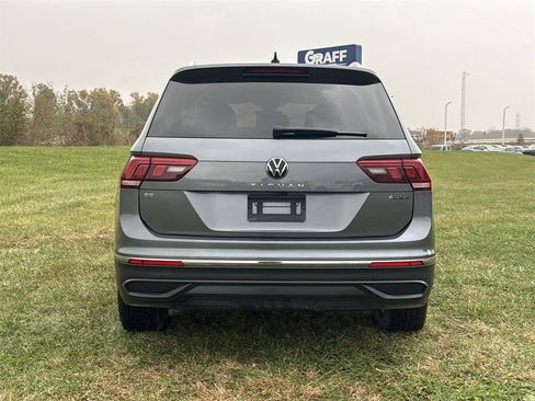 Used 2022 Volkswagen Tiguan SE w/ Panoramic Sunroof Package image 7