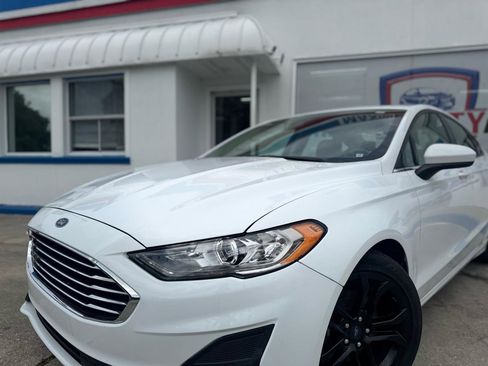 Used 2020 Ford Fusion SE w/ Equipment Group 151A FWD image 3
