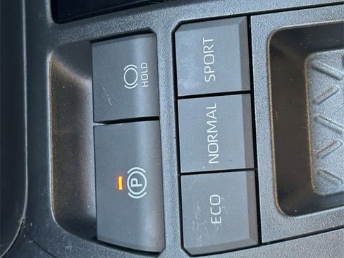 Used 2019 Toyota RAV4 XLE image 27