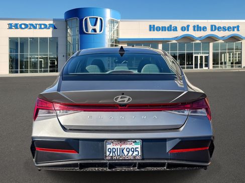 Used 2024 Hyundai Elantra SEL w/ Convenience Package FWD image 5