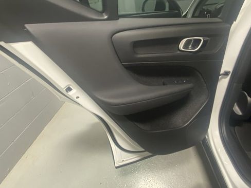 Certified 2025 Volvo XC40 B5 Plus image 8