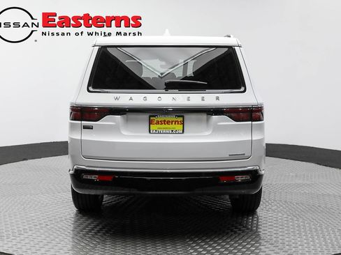 Used 2023 Jeep Wagoneer Series III w/ Preferred Equipment Group RWD image 6