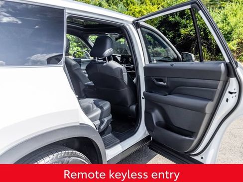 Used 2024 Toyota Grand Highlander AWD Hybrid image 20
