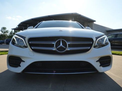 Certified 2019 Mercedes-Benz E 300 4MATIC image 11