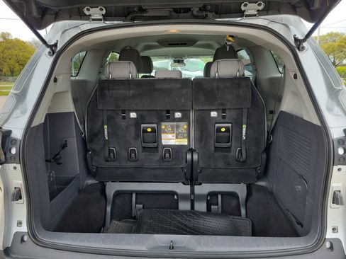 Used 2022 Toyota Sienna LE FWD image 7
