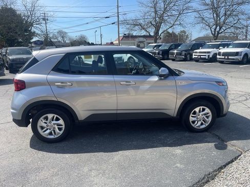 Certified 2023 Hyundai Venue SE w/ Cargo Package FWD image 4