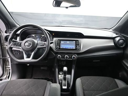 Used 2020 Nissan Kicks S image 12