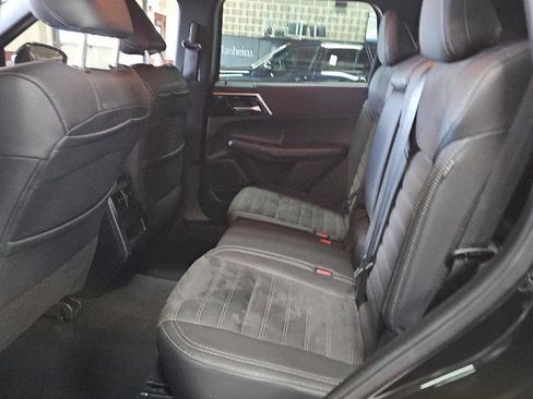 Used 2023 Mitsubishi Outlander SE Black Edition image 8