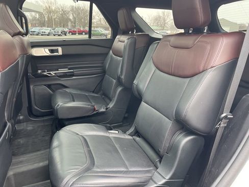 Used 2021 Ford Explorer Platinum image 14