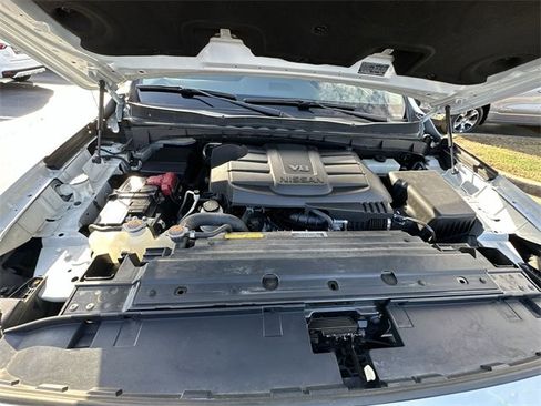 Used 2021 Nissan Titan SV w/ SV Convenience Package image 17