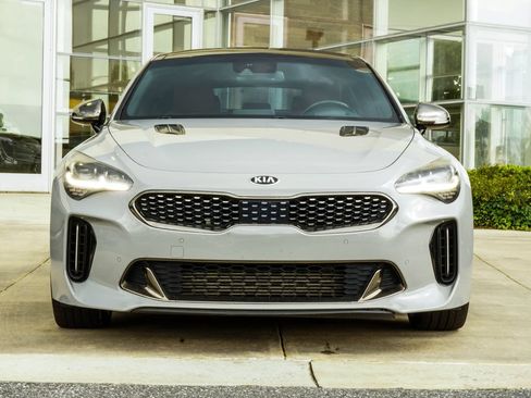 Used 2018 Kia Stinger GT2 AWD/4WD image 7