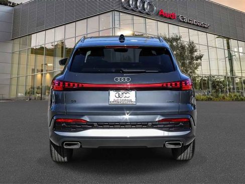 Used 2025 Audi Q5 Premium w/ Convenience Package image 3