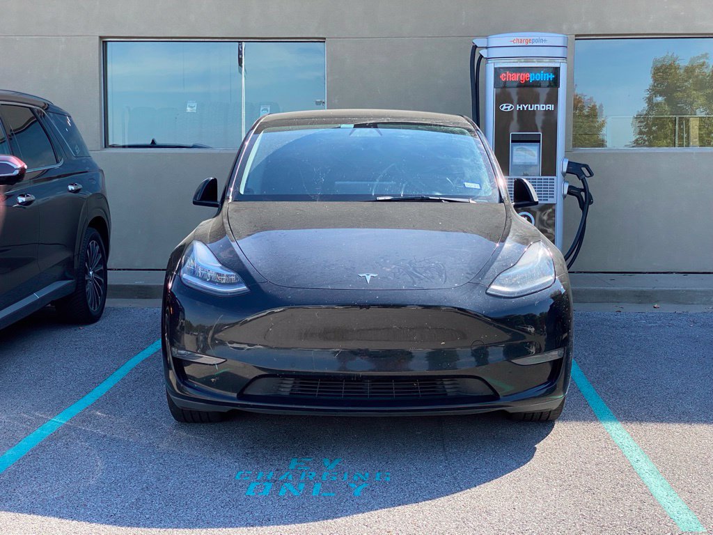 Used 2022 Tesla Model Y Long Range AWD/4WD image 2