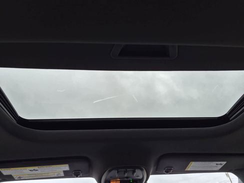 New 2026 Chevrolet Trax RS w/ Sunroof Package image 32