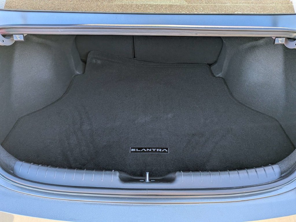 Certified 2025 Hyundai Elantra SEL FWD image 18
