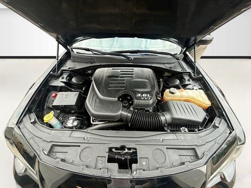 Used 2022 Chrysler 300 Touring w/ Sport Appearance Package RWD image 28