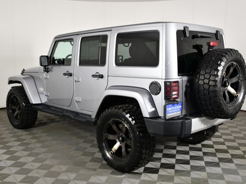 Used 2013 Jeep Wrangler Unlimited Sahara w/ Connectivity Group AWD/4WD image 8