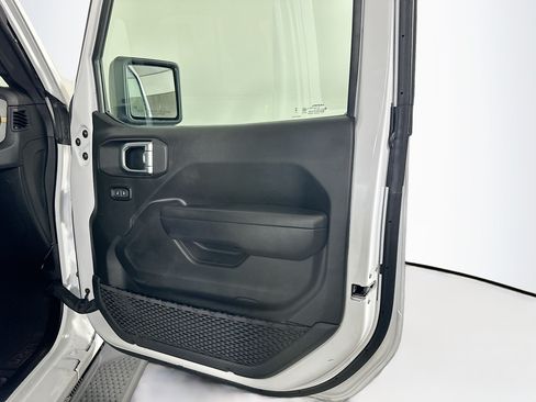Used 2024 Jeep Wrangler Unlimited AWD/4WD image 29