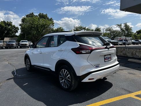 Used 2024 Nissan Kicks SR w/ SR Premium Package FWD image 6