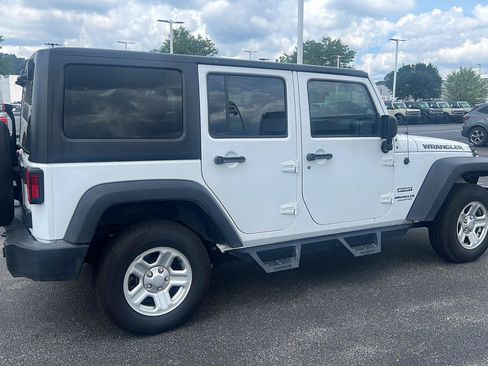 Used 2017 Jeep Wrangler Unlimited Sport w/ Max Tow Package AWD/4WD image 5