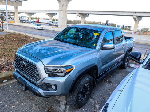 Used 2022 Toyota Tacoma TRD Off-Road image 3