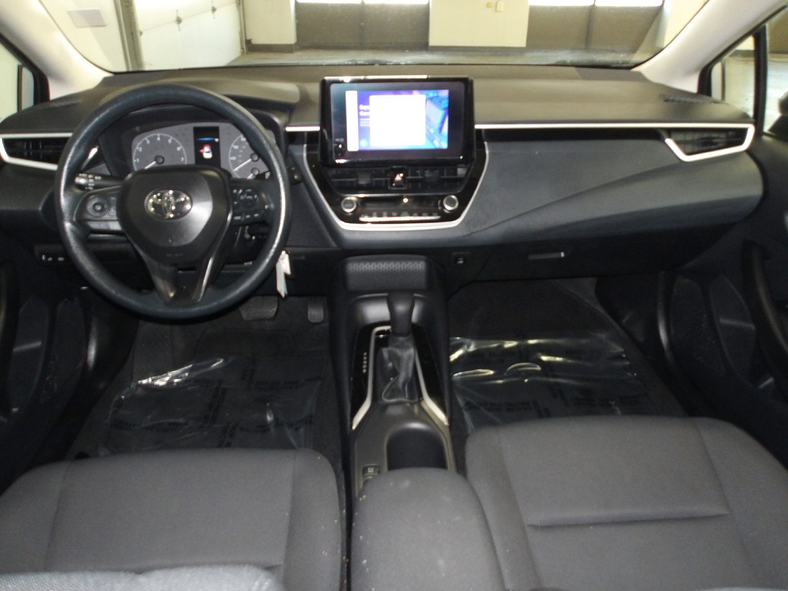 Used 2025 Toyota Corolla LE FWD image 12