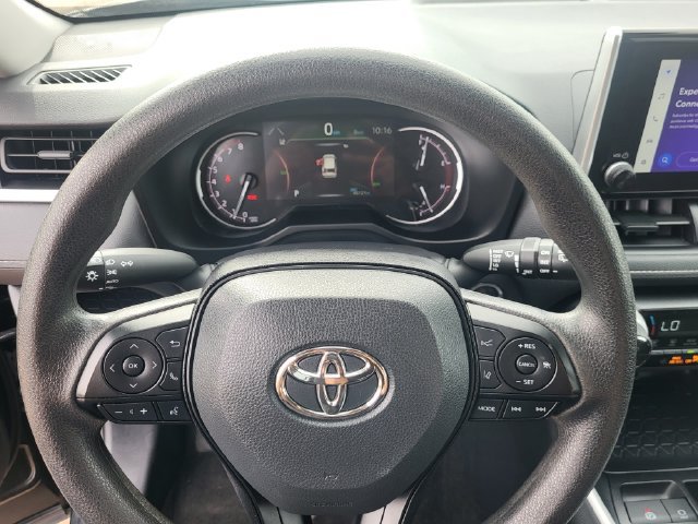 Used 2025 Toyota RAV4 XLE AWD/4WD image 15