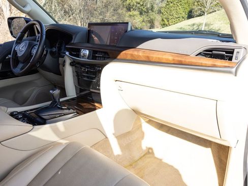 Used 2020 Lexus LX 570 4WD w/ Luxury Package image 65