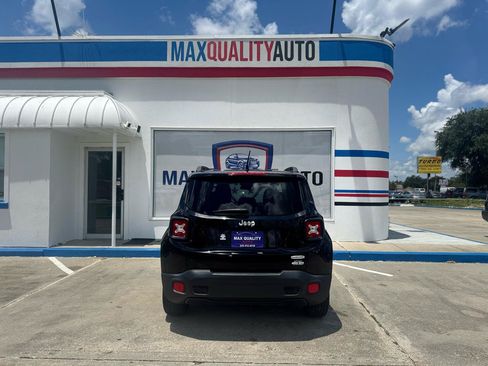 Used 2017 Jeep Renegade Latitude FWD image 32