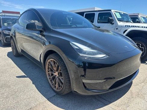 Used 2025 Tesla Model Y Long Range RWD image 3