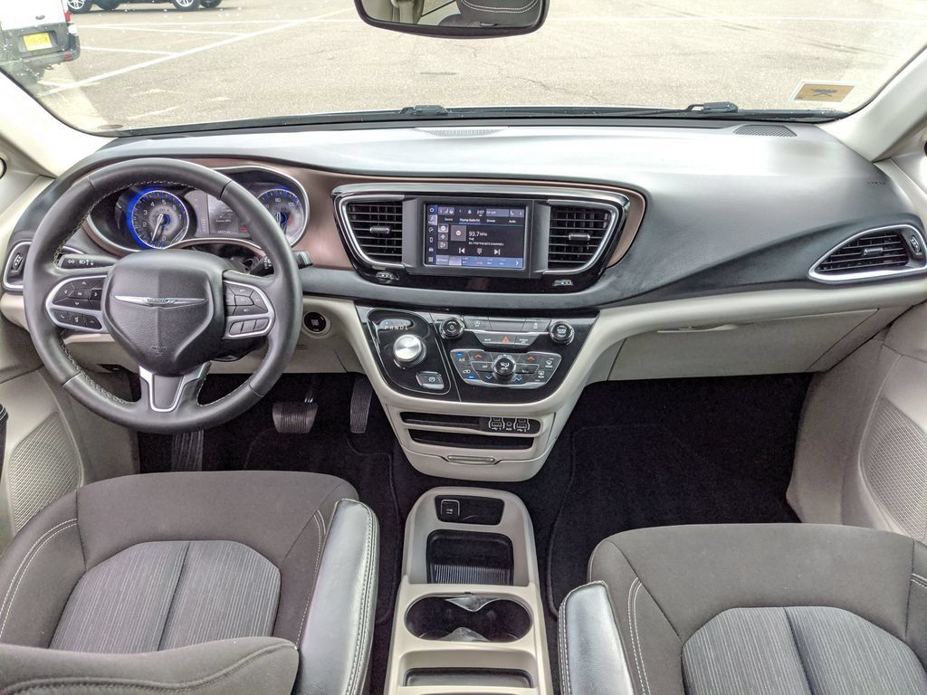 Used 2023 Chrysler Voyager LX FWD image 7