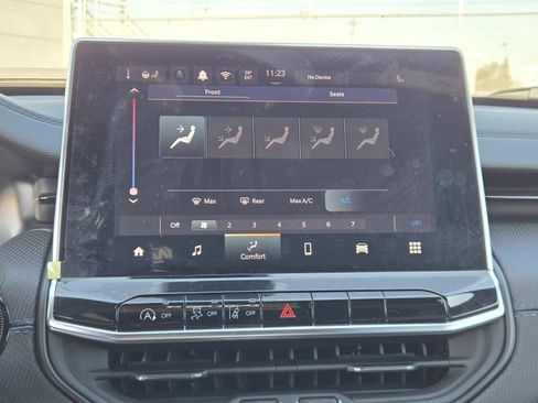 Used 2026 Jeep Compass Latitude image 11