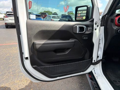 Used 2022 Jeep Wrangler Unlimited Rubicon w/ LED Lighting Group AWD/4WD image 11