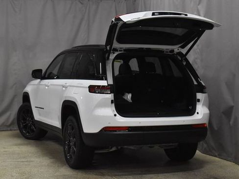 New 2025 Jeep Grand Cherokee Limited image 31