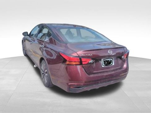 Used 2024 Nissan Altima 2.5 SV FWD image 3