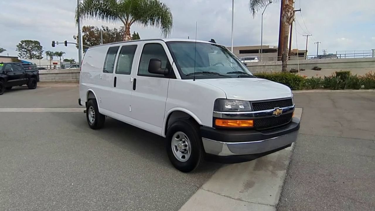 Used 2025 Chevrolet Express 2500 w/ Driver Convenience Package RWD image 2