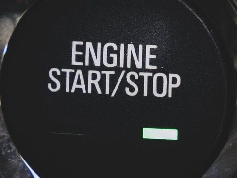 Used 2018 GMC Yukon SLT w/ Premium Edition image 8