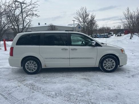 Used 2013 Chrysler Town & Country Limited w/ Luxury Group image 6