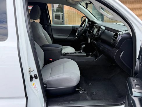 Used 2019 Toyota Tacoma SR RWD image 13