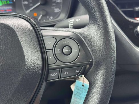 Used 2025 Toyota Corolla LE FWD image 25