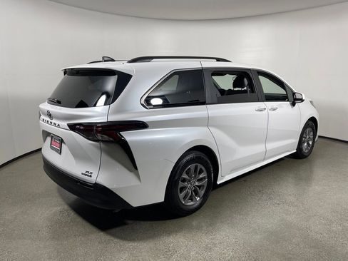 Certified 2024 Toyota Sienna XLE image 3