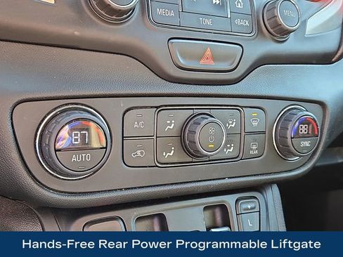 Used 2018 GMC Terrain SLT w/ Preferred Package image 19