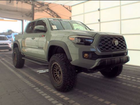 Used 2023 Toyota Tacoma TRD Off-Road AWD/4WD image 5
