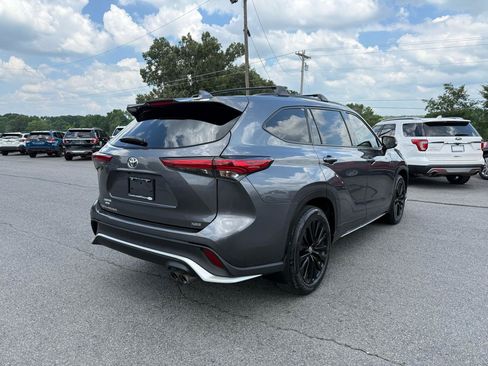 Used 2023 Toyota Highlander XSE FWD image 6