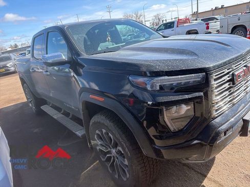 Used 2024 GMC Canyon Denali image 13