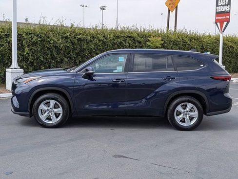 Used 2025 Toyota Highlander LE FWD image 13