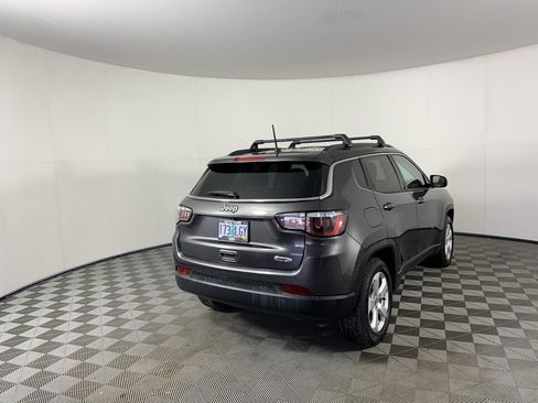 Used 2018 Jeep Compass Latitude image 3