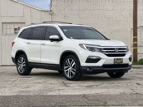 Used 2018 Honda Pilot Touring image 1