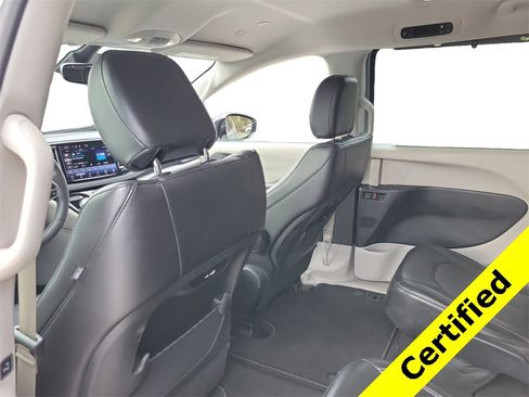 Certified 2024 Chrysler Pacifica Touring-L image 13