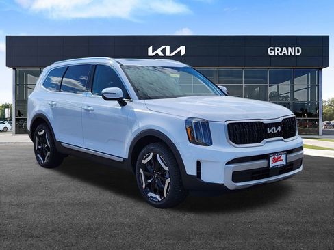 New 2025 Kia Telluride EX w/ EX Captain's Chair Package image 2
